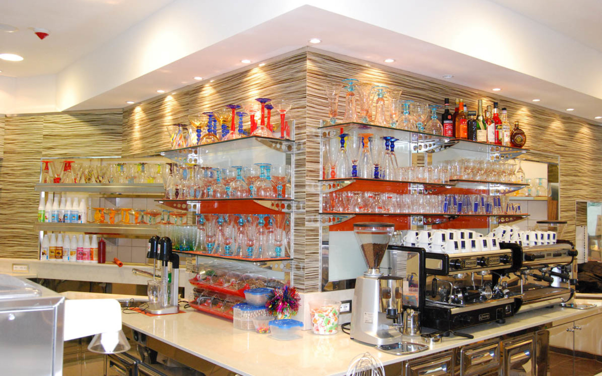 Arredamento bar con attrezzature bar brema