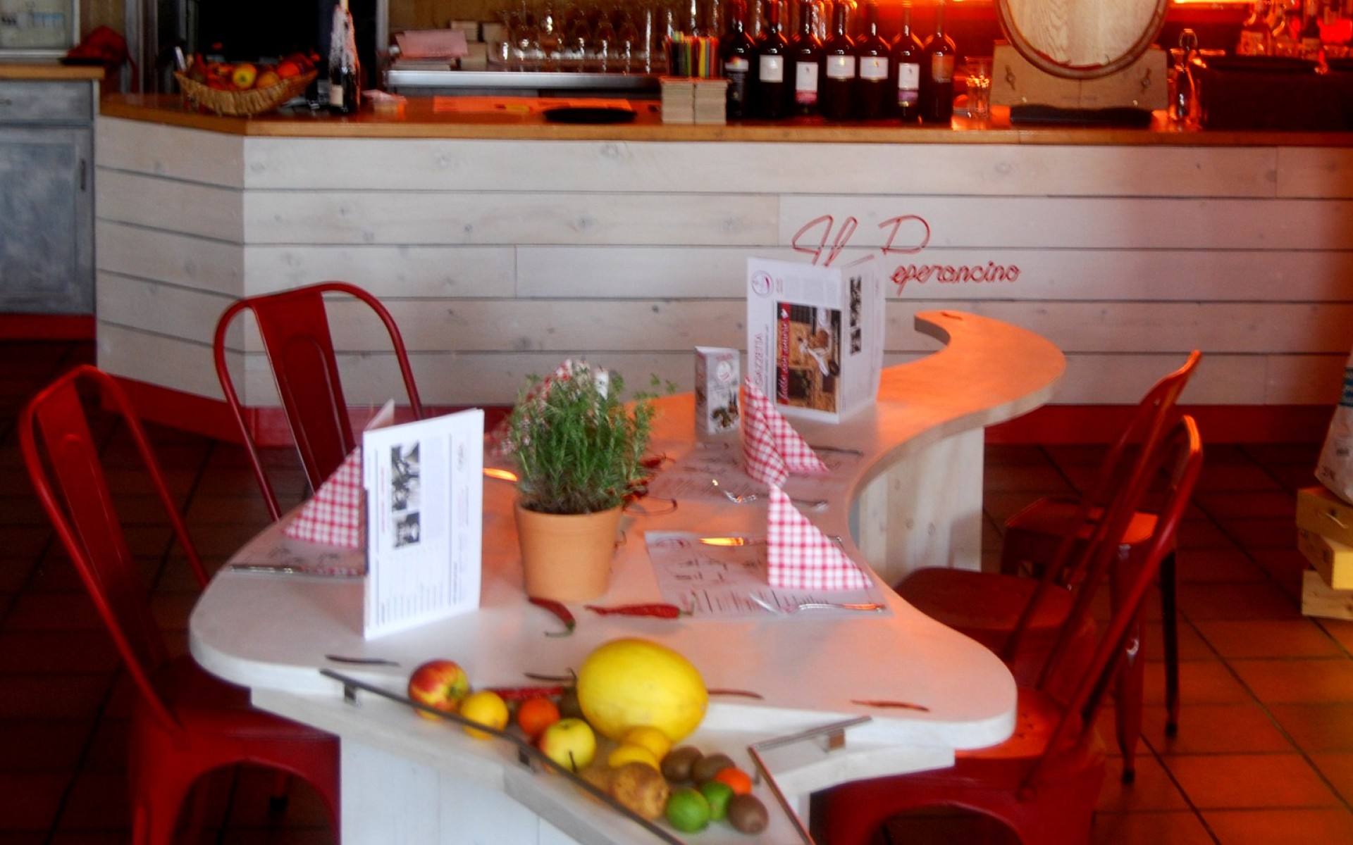 Elementi di arredo per il bar il Peperoncino