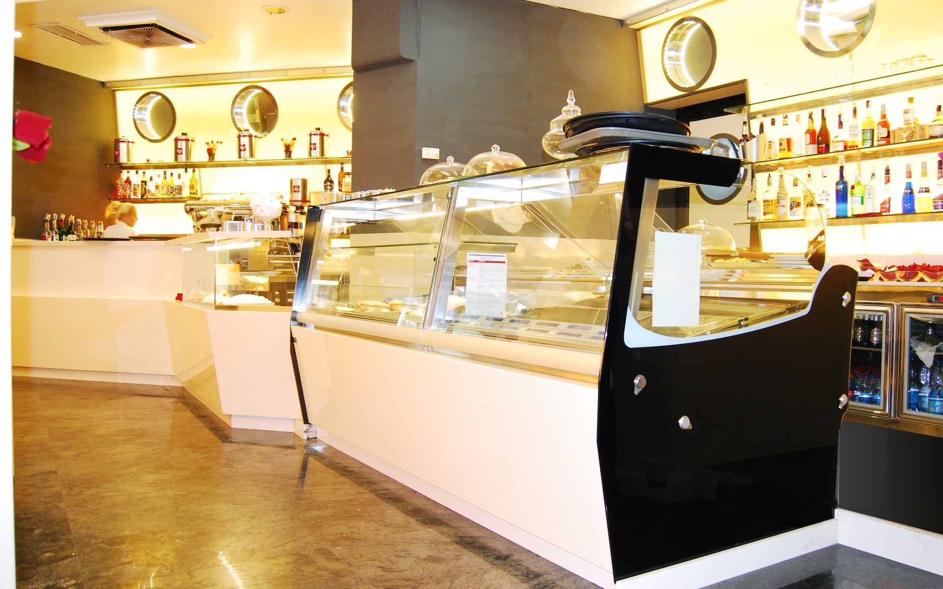 Arredamento gelateria il fungo eur roma - emmelle arredamenti